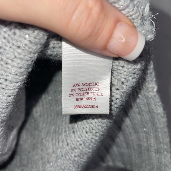 SO Gray V-Neck Sweater with Silver Metallic Thread S - Picture 5 of 6